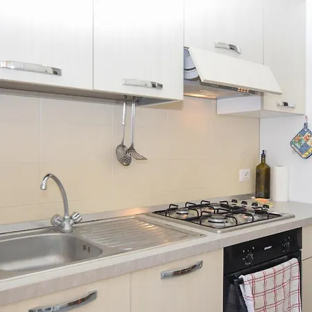 3 Bedroom Cozy In Apartment Marina di Ragusa