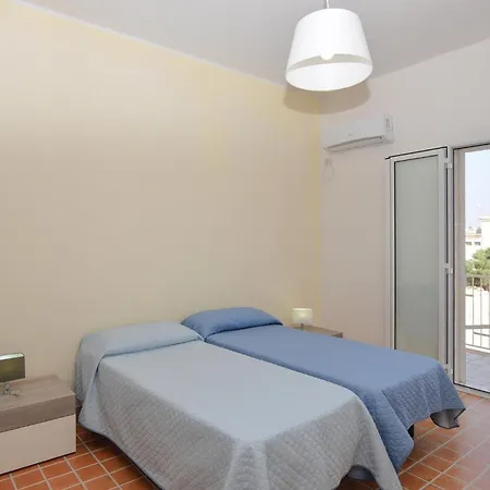 3 Bedroom Cozy In Apartment Marina di Ragusa