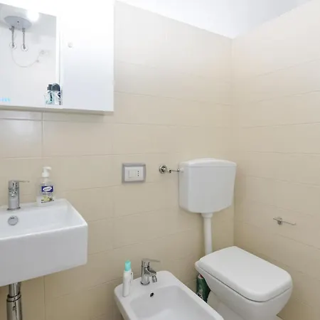 3 Bedroom Cozy In Apartment *